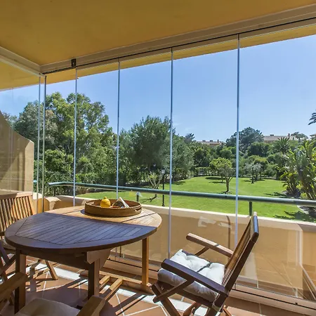 Perfect Location Between Golf And Apartment