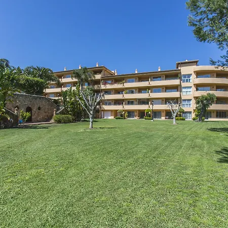 Perfect Location Between Golf And Apartment